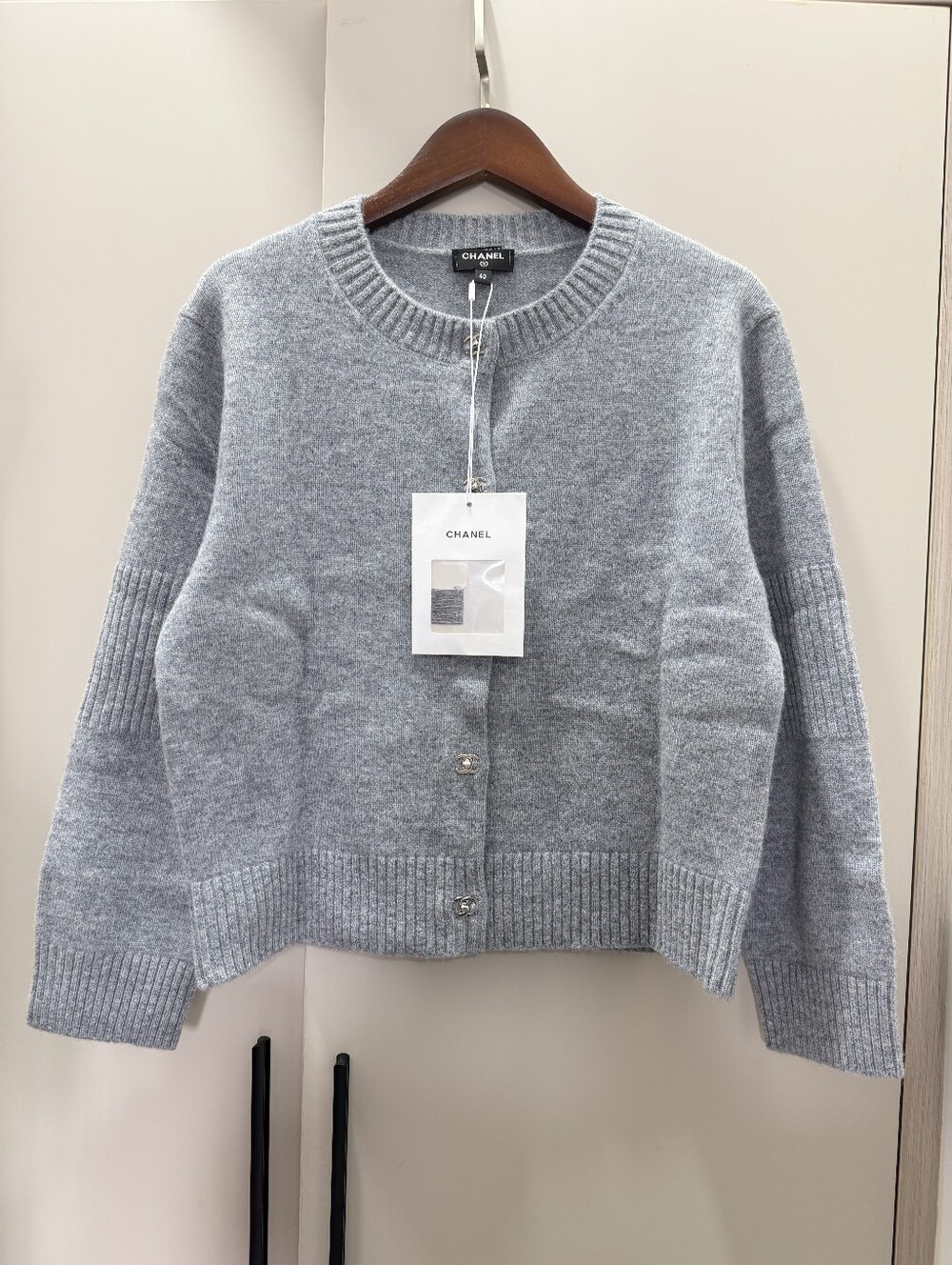 CHANEL Light Gray Cashmere-Blend Crew Cardigan